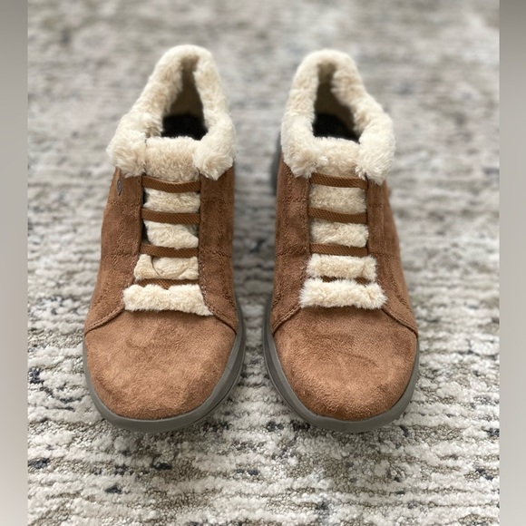 Bzees Golden Faux Fur Bootie Shoe Size 8.5 - Picture 4 of 11